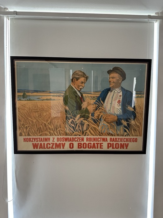 Polish socialist poster of farmers in wheat field, 'Walczmy o bogate plony'